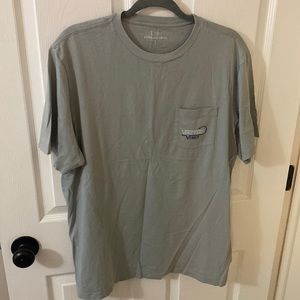 Men’s vineyard vines T shirt